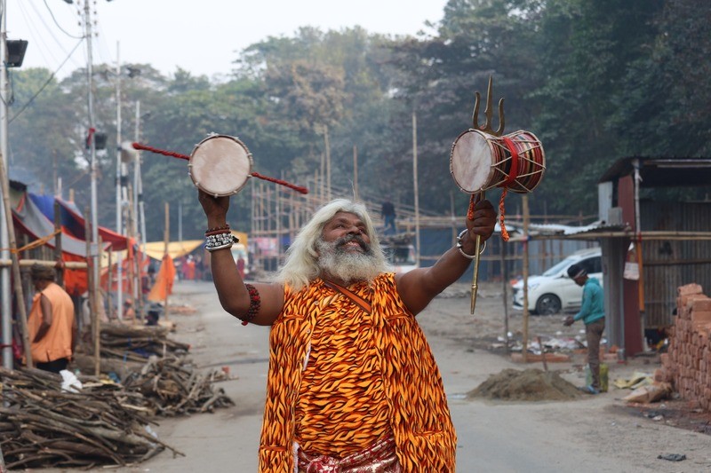 In Images: Sadhus prepare for Makar Sankranti pilgrimage in Kolkata
