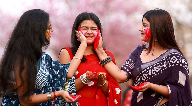 Splash of Spring: Holi celebrations in Kolkata