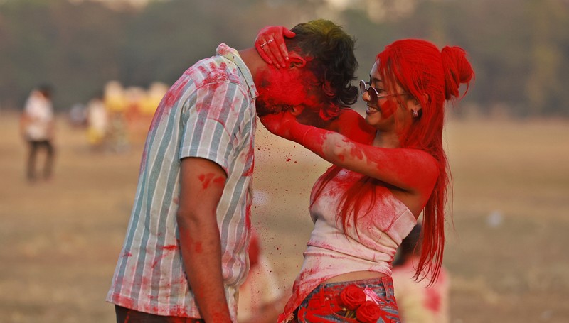 Splash of Spring: Holi celebrations in Kolkata