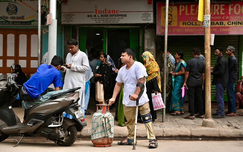 In Images: Kolkata faces widespread LPG shortage amid supply crunch