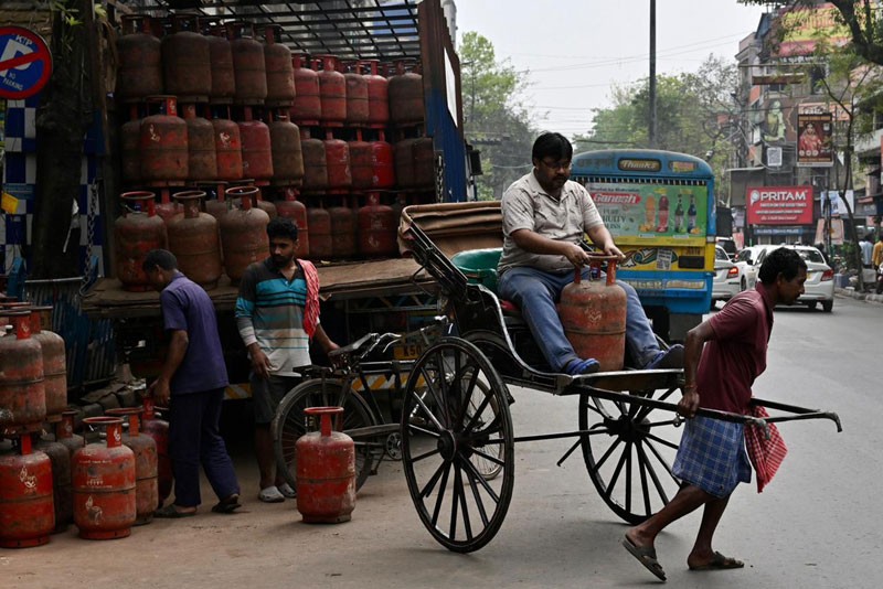 In Images: Kolkata faces widespread LPG shortage amid supply crunch