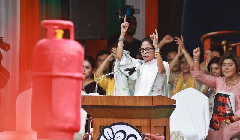In Images: Mamata Banerjee leads rally in Kolkata over LPG crisis