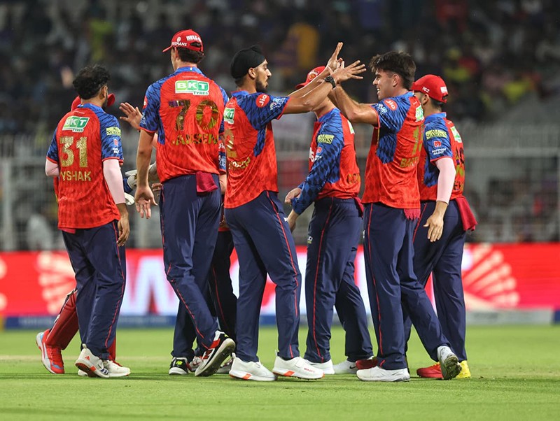 In Images: SRK at Eden Gardens for KKR match against PBKS