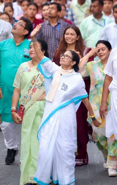In Images: Mamata Banerjee rallies South Kolkata amid PM Modi's visit to the city