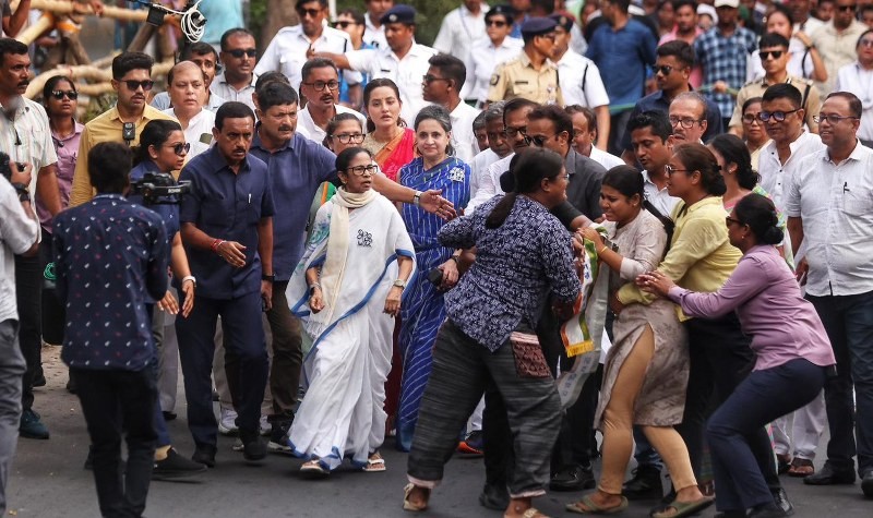 In images: Mamata Banerjee’s final campaign blitz from South Kolkata's Jadavpur to Gopal Nagar ahead of April 29 polls