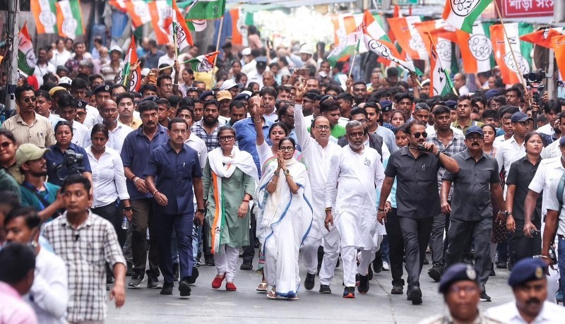 In images: Mamata Banerjee’s final campaign blitz from South Kolkata's Jadavpur to Gopal Nagar ahead of April 29 polls