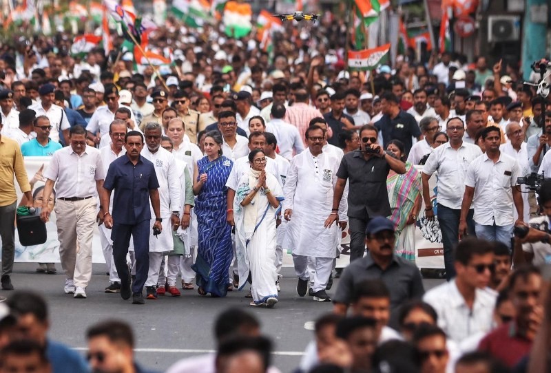 In images: Mamata Banerjee’s final campaign blitz from South Kolkata's Jadavpur to Gopal Nagar ahead of April 29 polls