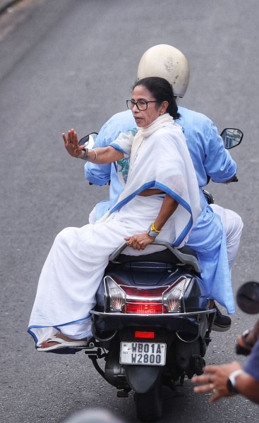 In images: Mamata Banerjee’s final campaign blitz from South Kolkata's Jadavpur to Gopal Nagar ahead of April 29 polls