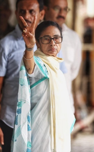 In Images: Mamata Banerjee casts her vote in Kolkata