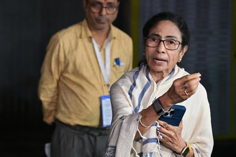 Mamata’s midnight meltdown: CM stays 4 hours at strongroom over ‘EVM tampering’ fears