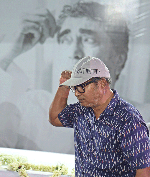 In Images: Final tributes to Bengali filmmaker Anik Dutta
