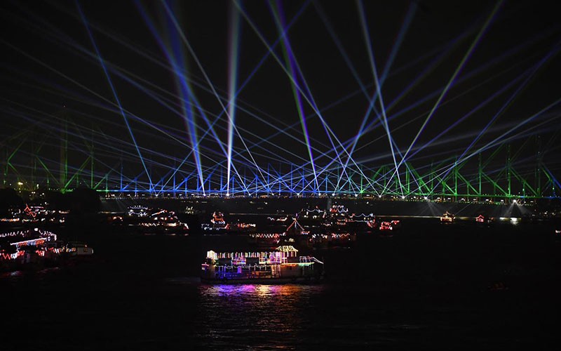 Kolkata dazzles with spectacular laser show on Howrah Bridge ahead of International Yoga Day
