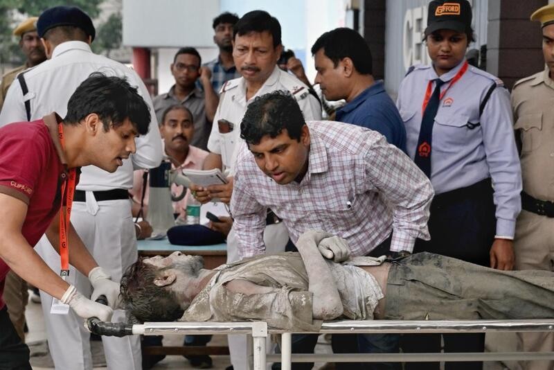 In Images: CM Suvendu Adhikari, ministers meet Taratala warehouse collapse victims at SSKM Hospital