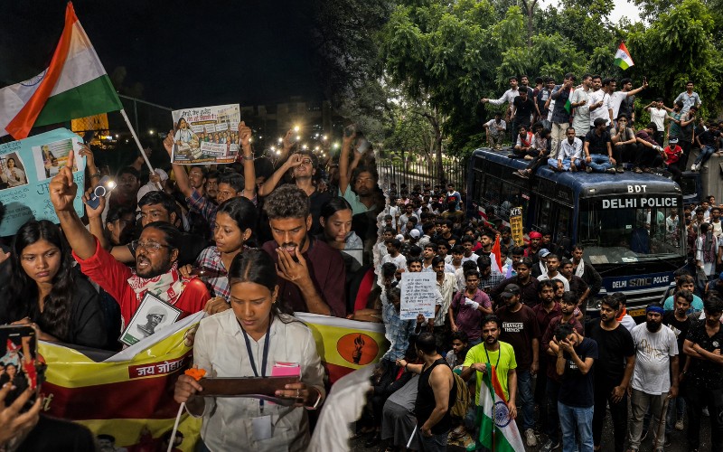 Jharkhand job aspirants demand an independent probe, setting their Ranchi protest apart from CJP’s Delhi agitation.