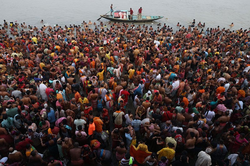 In Images: Devotees offer prayers to ancestors on Mahalaya in Kolkata