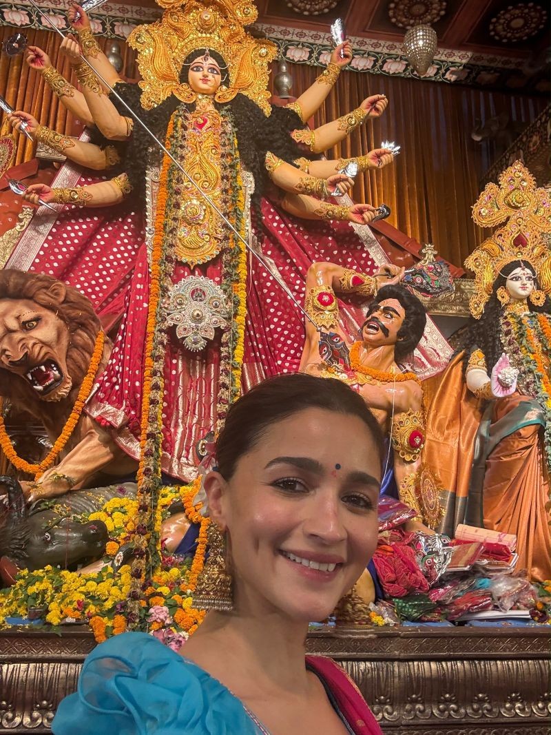 In Images: Alia Bhatt embraces ethnic elegance in a magenta saree at Mumbai's Durga Puja
