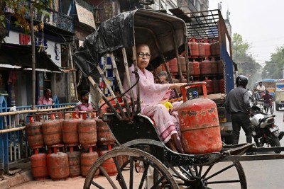 In Images: Kolkata faces widespread LPG shortage amid supply crunch