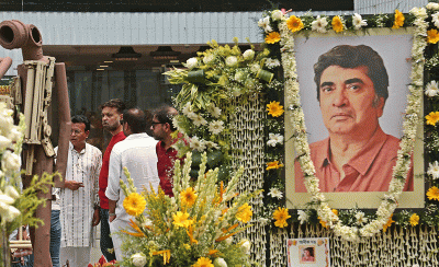 In Images: Final tributes to Bengali filmmaker Anik Dutta