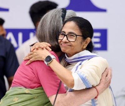 Mamata Banerjee meets Sonia Gandhi at 10 Janpath after 5 years amid TMC crisis, sparks political buzz