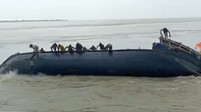 21 labourers plunge into Ganga as boat carrying geobags capsizes in Bihar