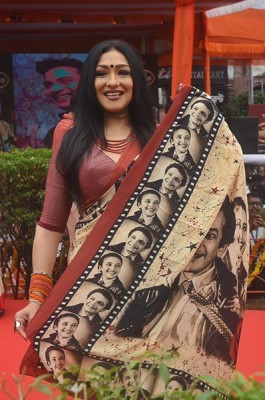 In Images: Rituparna Sengupta’s stunning saree tribute to Uttam Kumar steals the spotlight