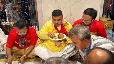 Suvendu Adhikari eats fish bhog at Kalighat Temple amid Bageshwar Baba row — big message from Bengal CM?