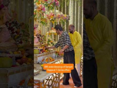 SRK seeks Ganpati blessings