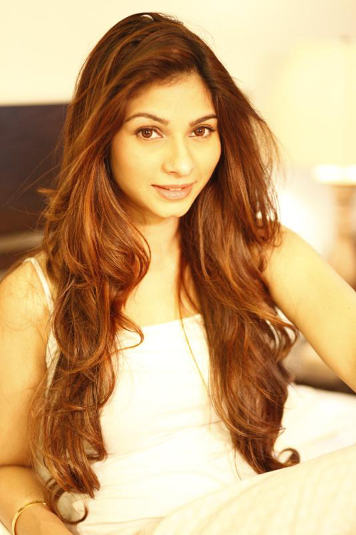 Tanishaa launches Facebook page 