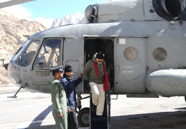  Modi arrives at Siachen Base Camp