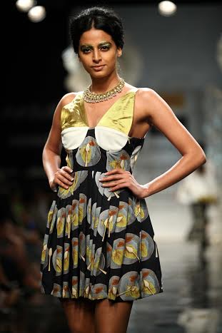 Shilpa Shetty walks the ramp at Lakme Fashion Week