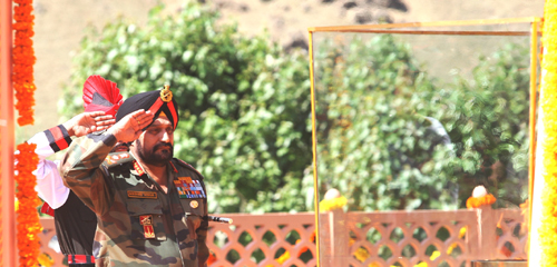 Army chief pays homage to Kargil Martyrs 