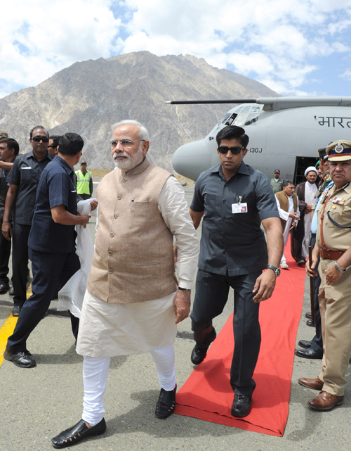 Shri Narendra Modi arrives at Kargil Airport