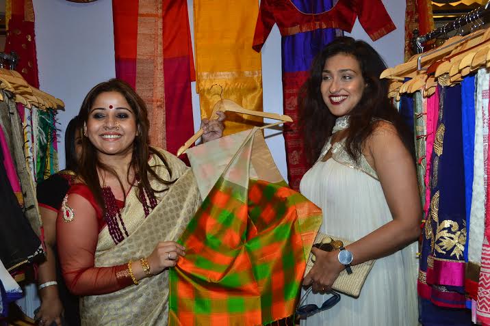 Rituparna, Pallavi visits 'High Street Martket Via Moda'