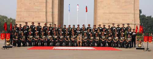 Army Chief pays respect to martyrs on Infantry Day