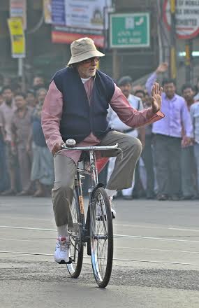 Amitabh shoots for 'Piku' in Kolkata's Shyambazar area