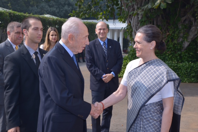 Ex-Israeli President Shimon Peres meets Sonia Gandhi