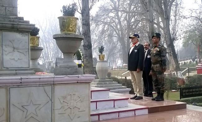 Modi pays tribute to martyrs 