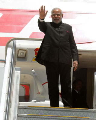 Narendra Modi being warmly received by the Prime Minister of Australia