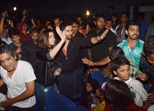 Alia, Varun wow fans at screening