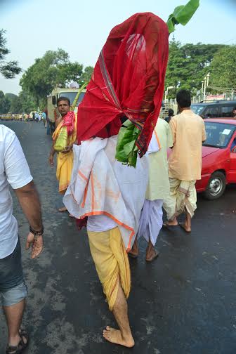 Kolkata soaks in Mahasaptami fervor 
