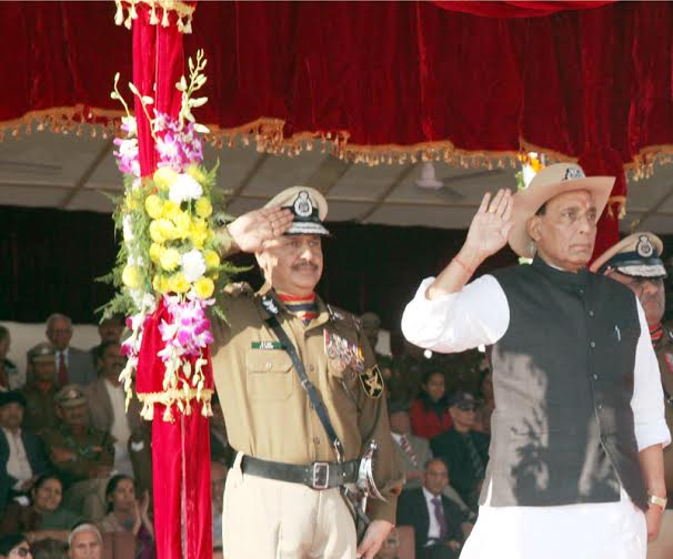 Union Home Minister lauds BSF for giving a befitting reply to Pakistan's ceasefire violations 