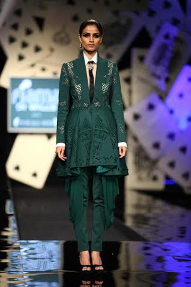 Wills Fashion Week: Pankaj & Nidhi