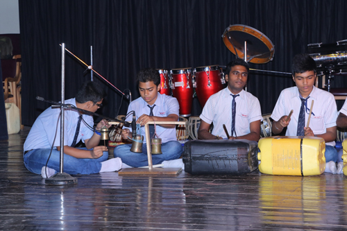 Students put up musical performance with throwaway items