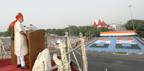 Narendra Modi inspecting the Guard of Honour at Red Fort