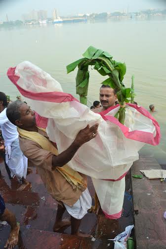 Kolkata soaks in Mahasaptami fervor 