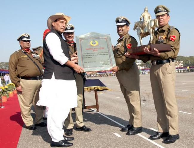 Union Home Minister lauds BSF for giving a befitting reply to Pakistan's ceasefire violations 