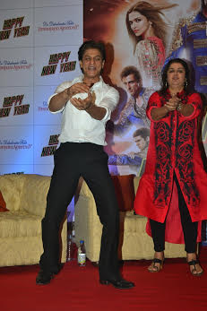SRK celebrates 'Happy New Year' in Kolkata 