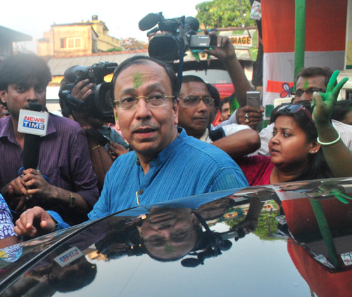 TMC supporters celebrate in front of CM's residence
