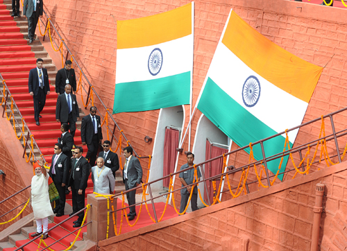 Narendra Modi inspecting the Guard of Honour at Red Fort