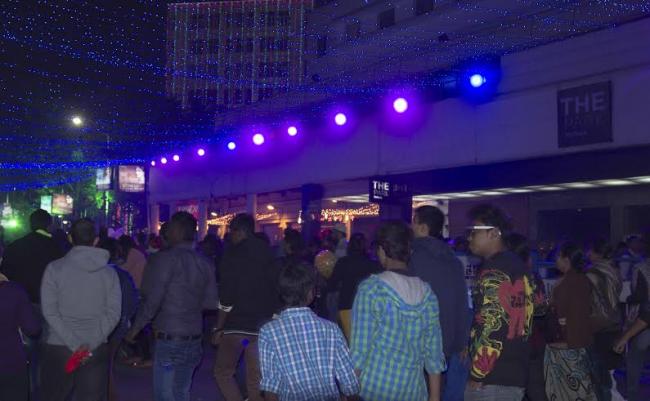 Christmas fever grips Kolkata